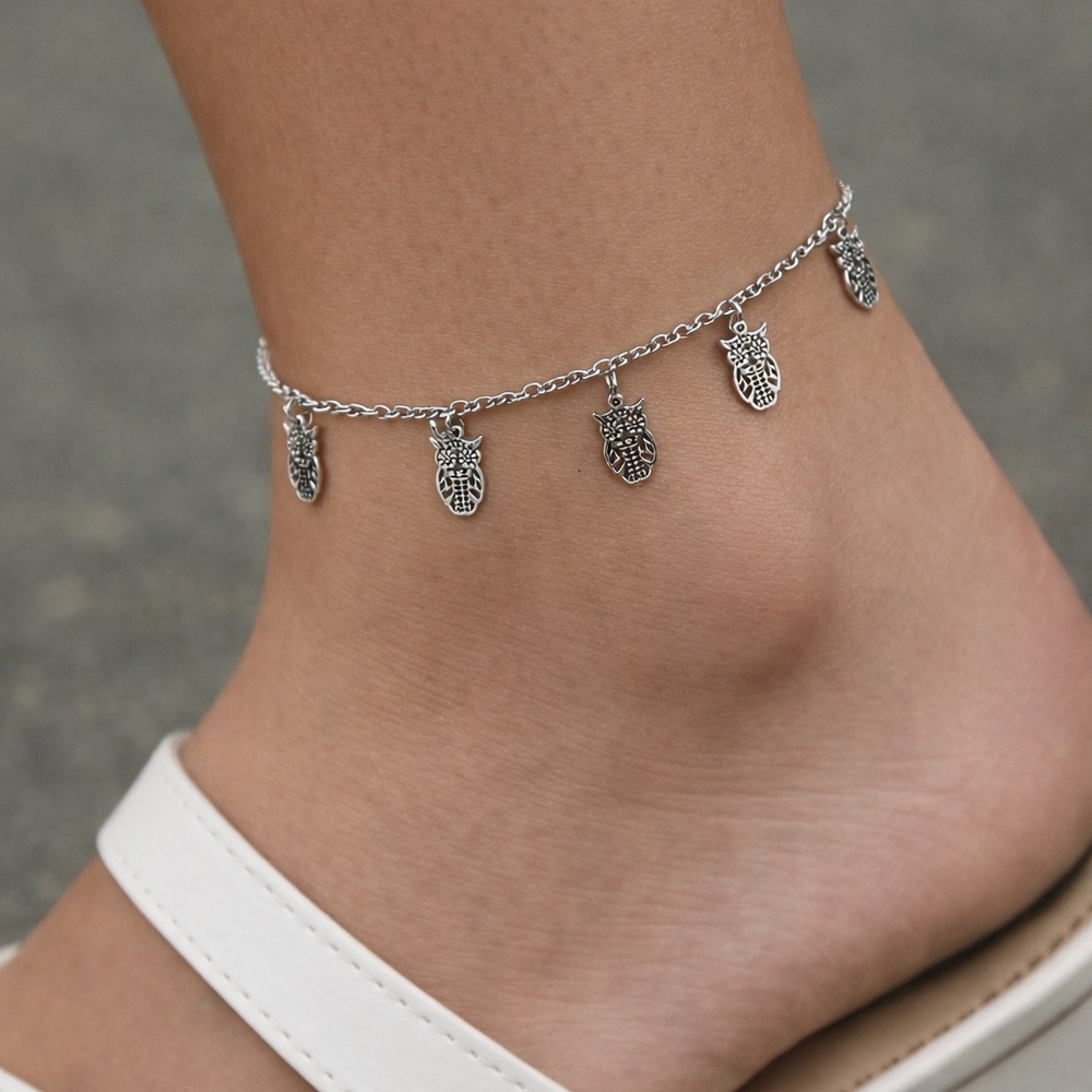 🧚🏻‍♀️ Silver tone Owl Charm Anklet adjustable with bell.